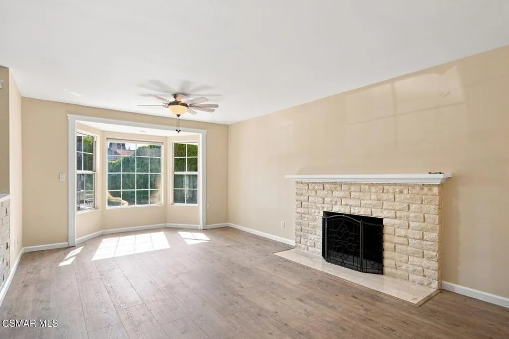 273 Locust Avenue Oak Park, CA 91377