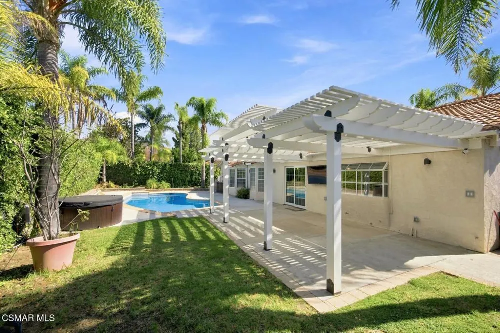 273 Locust Avenue Oak Park, CA 91377