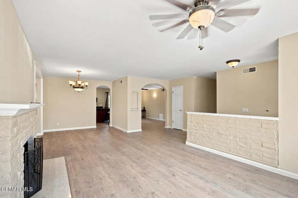 273 Locust Avenue Oak Park, CA 91377
