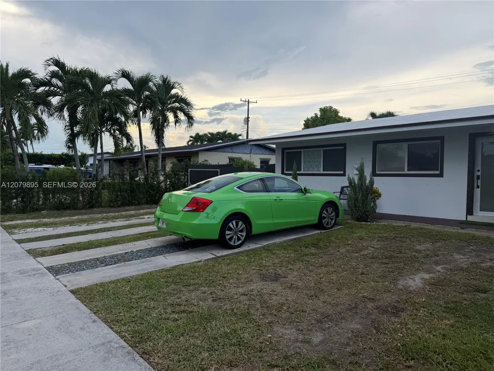10411 SW sw 51st St Miami, FL 33165