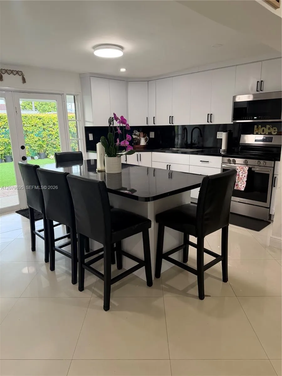10411 SW sw 51st St Miami, FL 33165