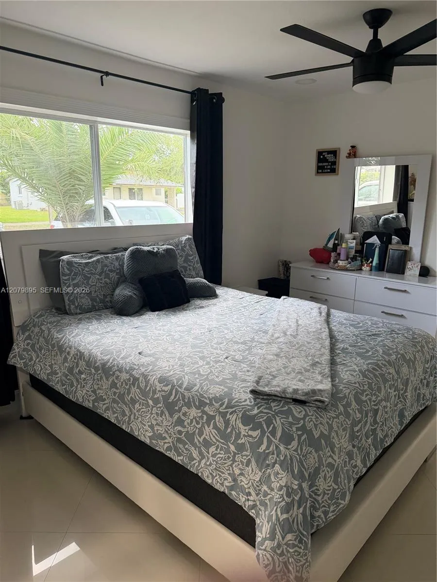 10411 SW sw 51st St Miami, FL 33165