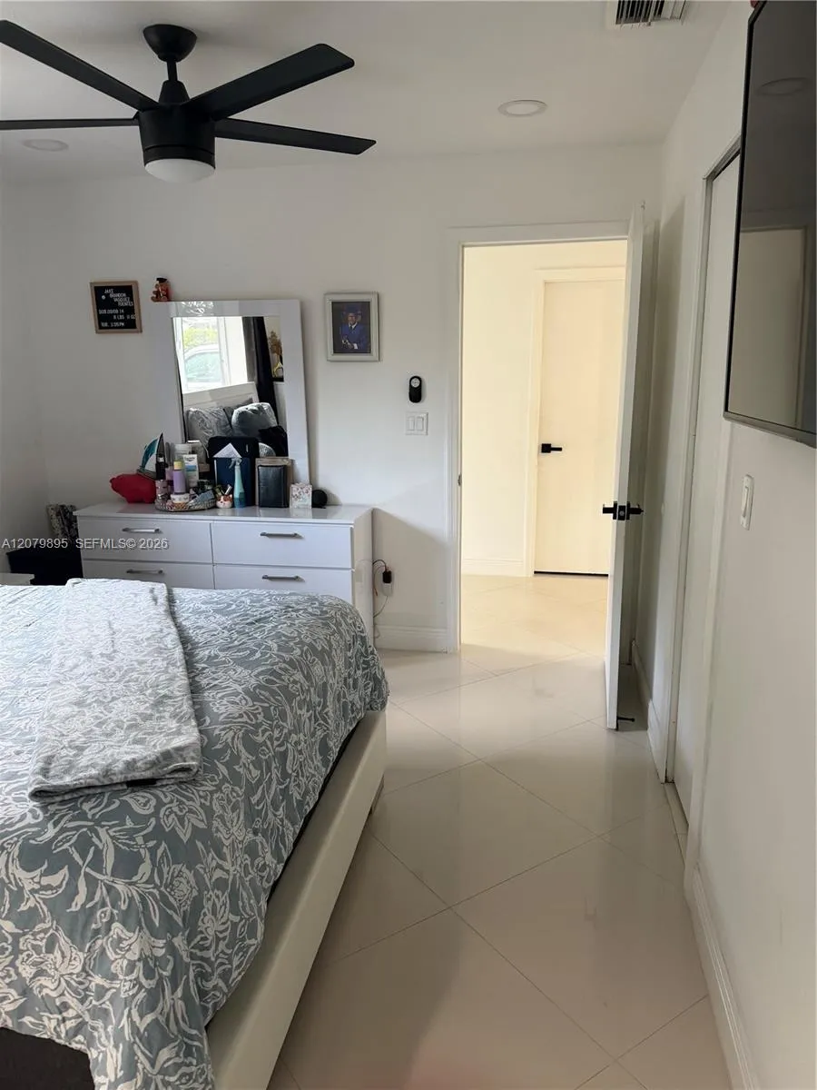 10411 SW sw 51st St Miami, FL 33165
