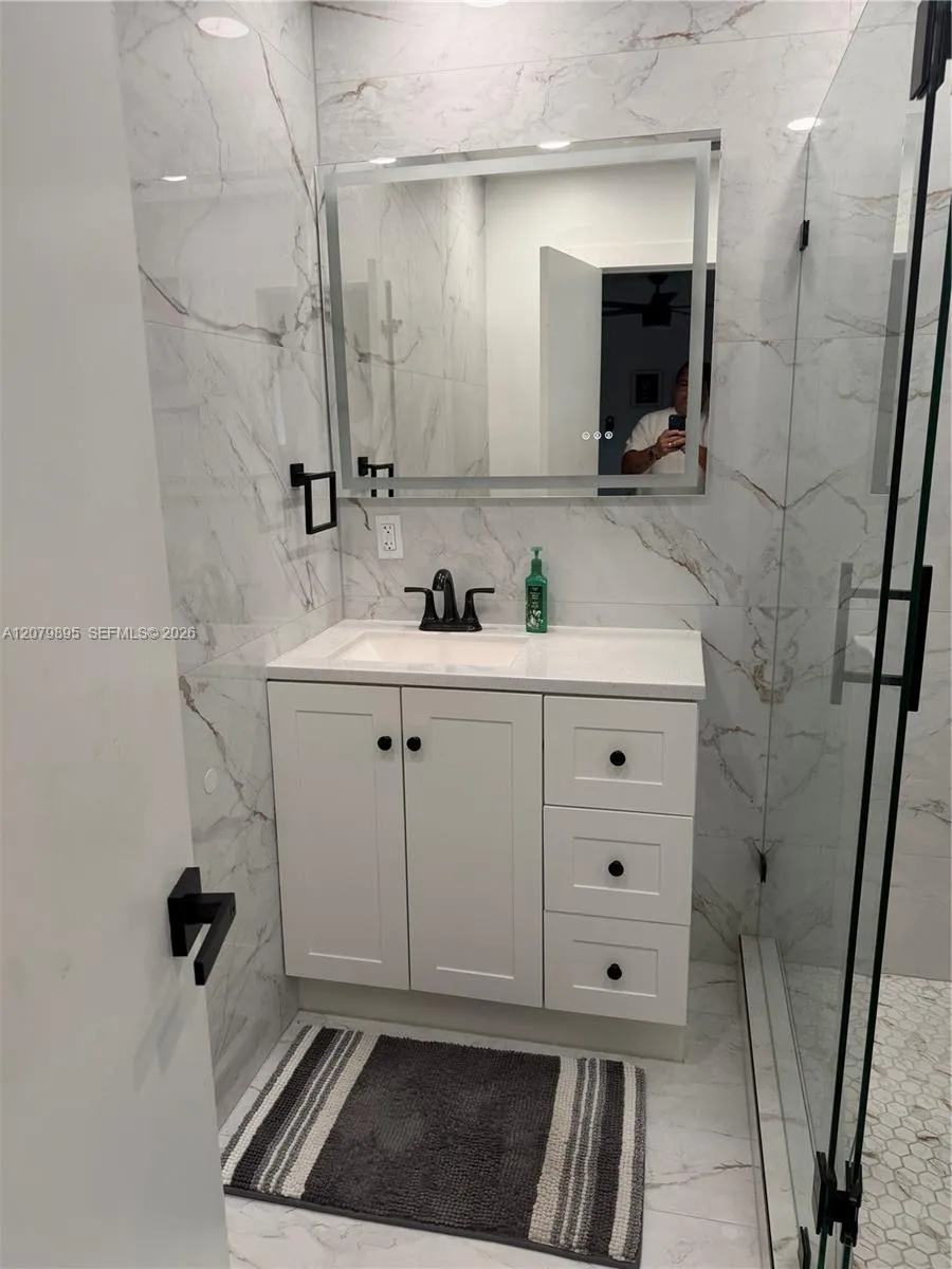 10411 SW sw 51st St Miami, FL 33165
