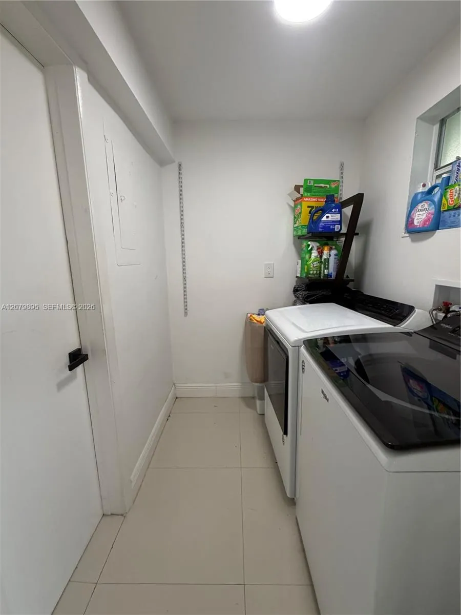 10411 SW sw 51st St Miami, FL 33165