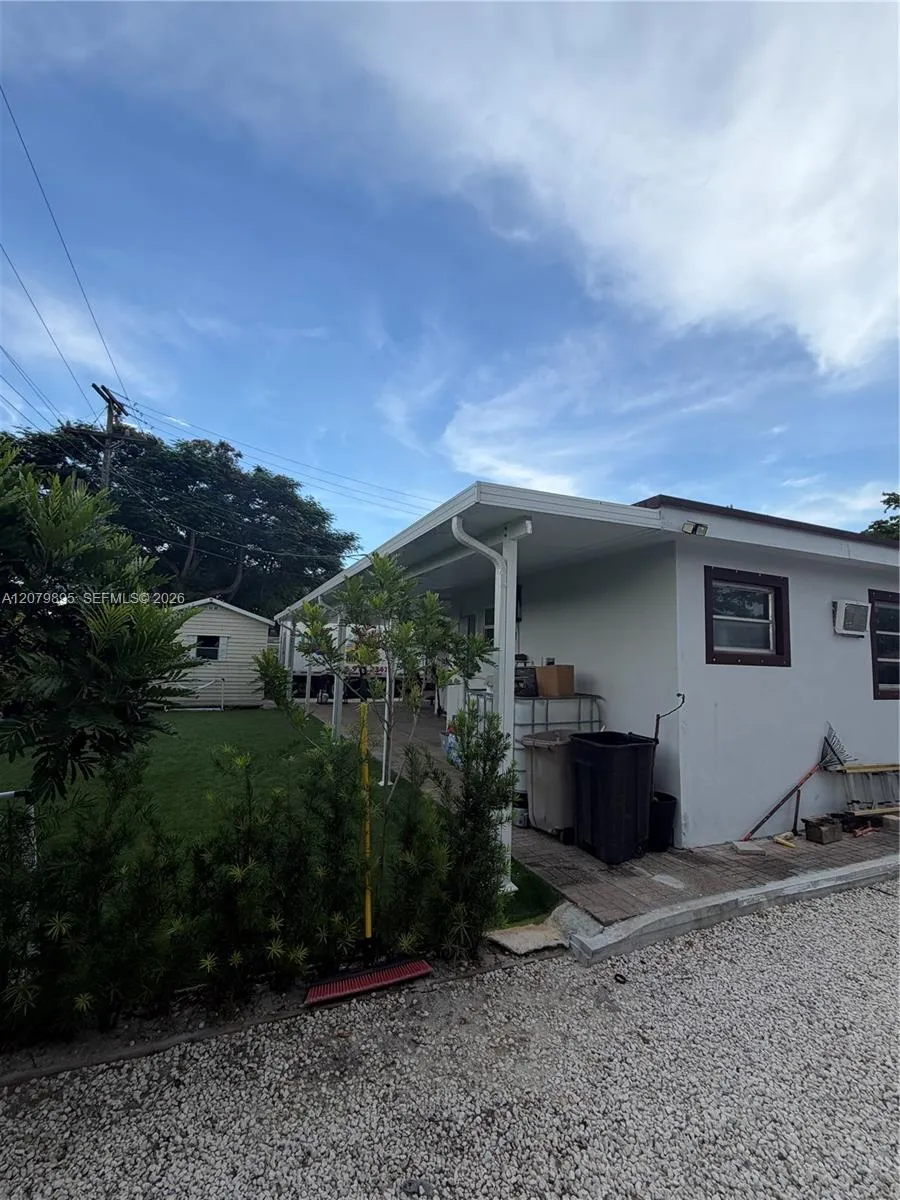 10411 SW sw 51st St Miami, FL 33165