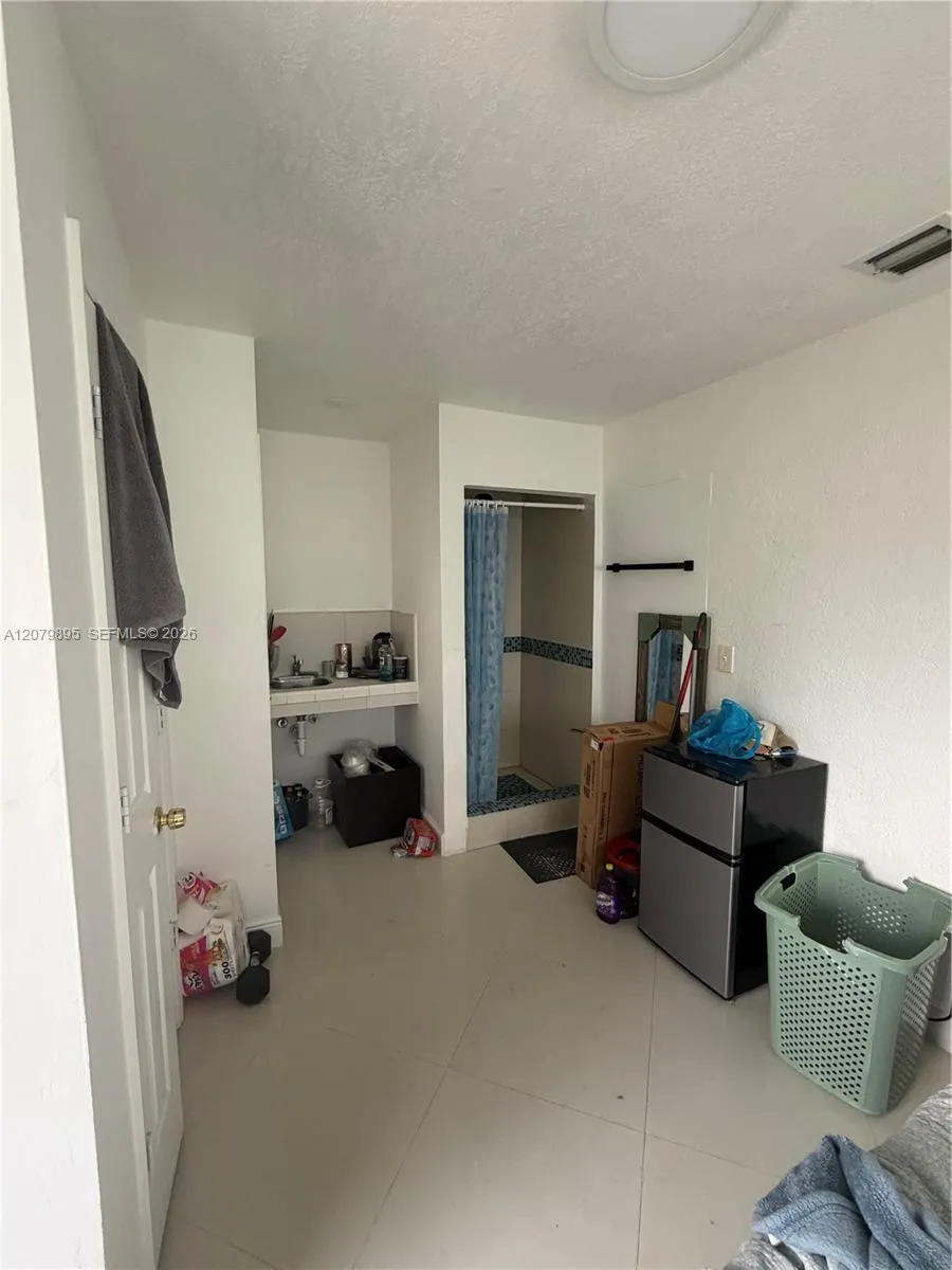 10411 SW sw 51st St Miami, FL 33165