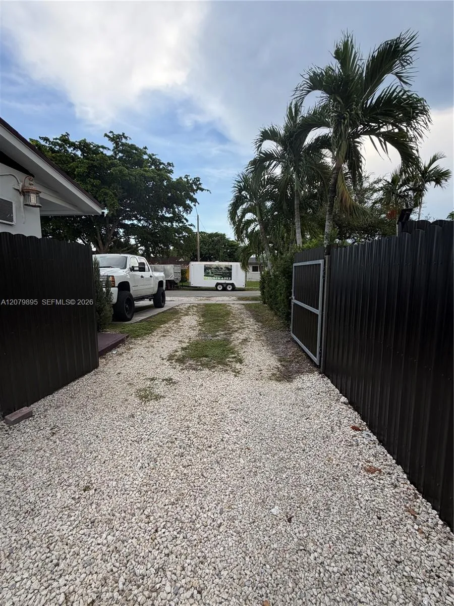 10411 SW sw 51st St Miami, FL 33165