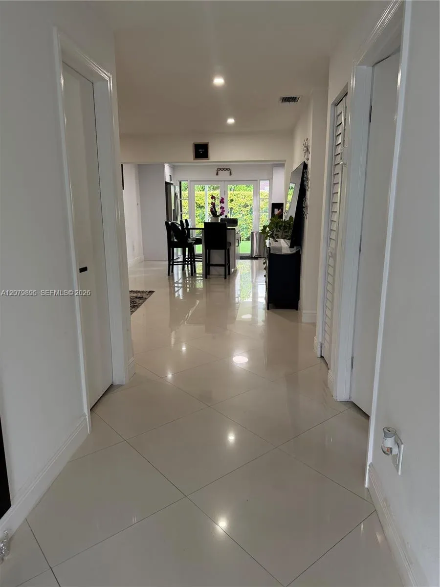 10411 SW sw 51st St Miami, FL 33165