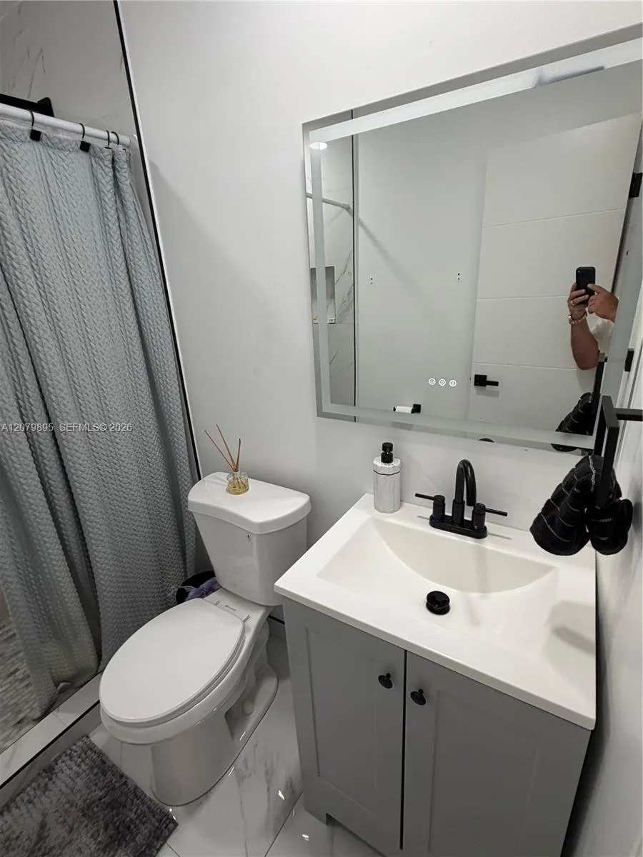 10411 SW sw 51st St Miami, FL 33165