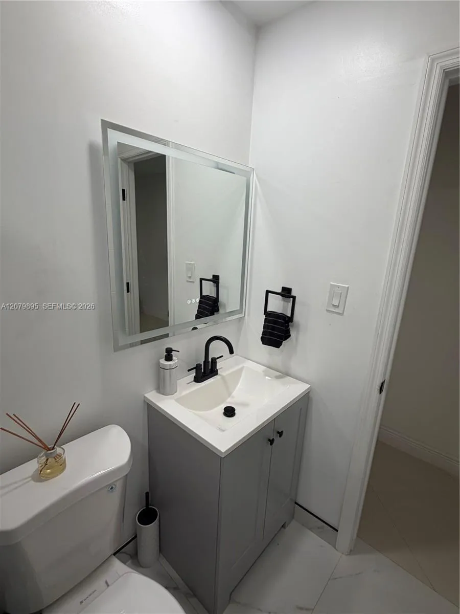10411 SW sw 51st St Miami, FL 33165