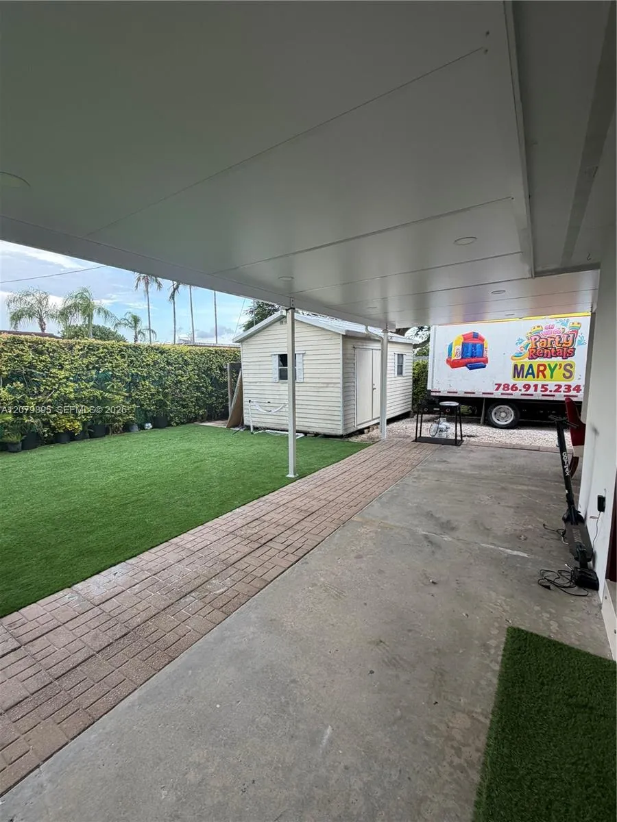 10411 SW sw 51st St Miami, FL 33165