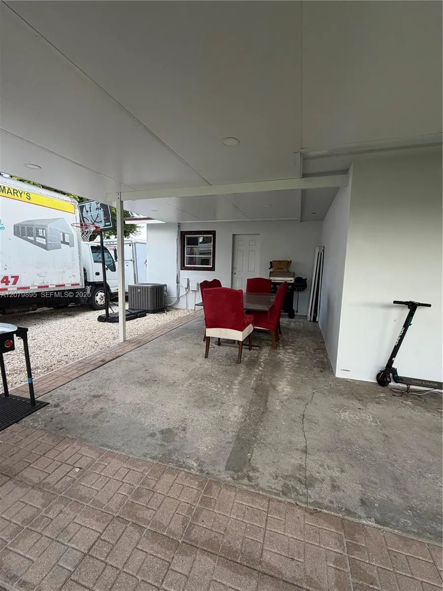 10411 SW sw 51st St Miami, FL 33165