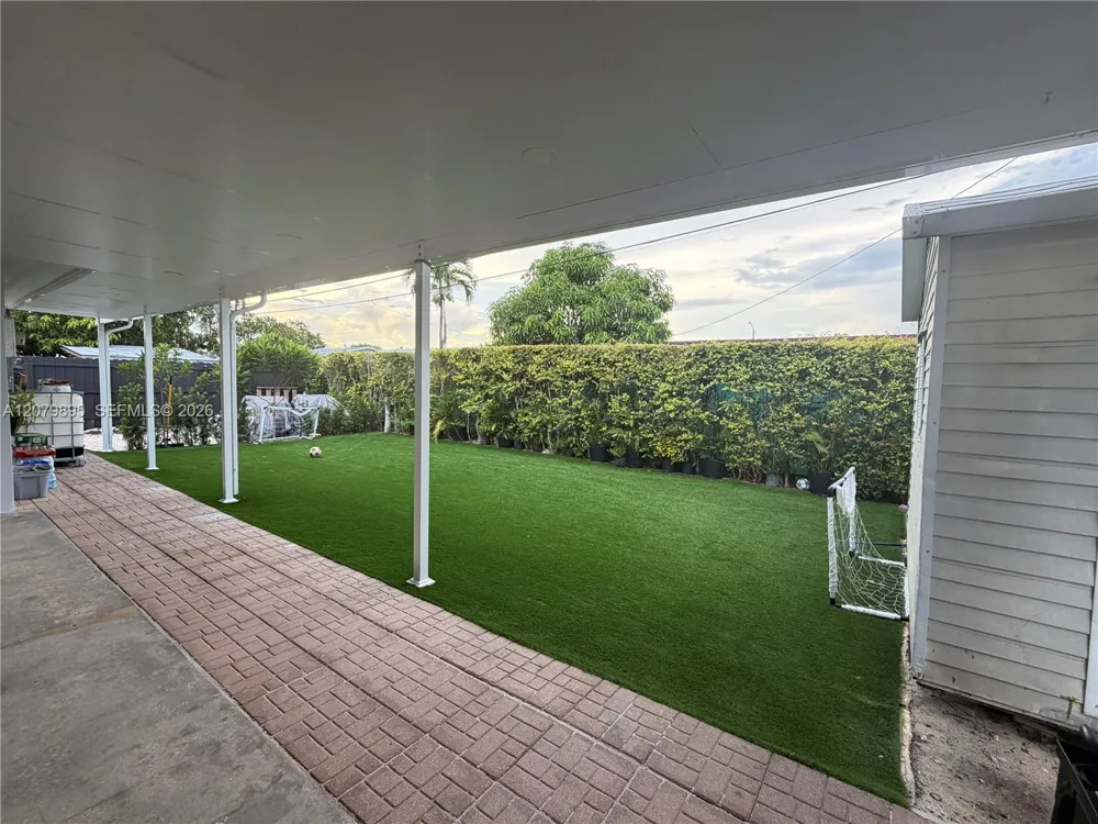 10411 SW sw 51st St Miami, FL 33165