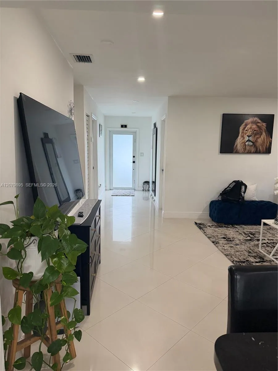 10411 SW sw 51st St Miami, FL 33165