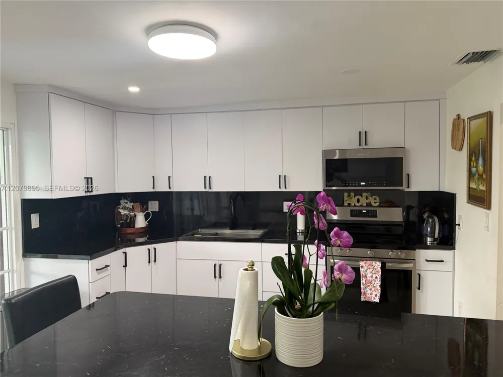 10411 SW sw 51st St Miami, FL 33165