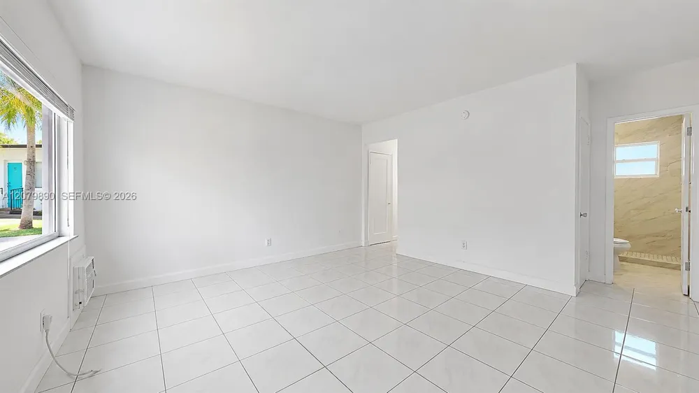 2499 SW 27th St #3 Miami, FL 33133