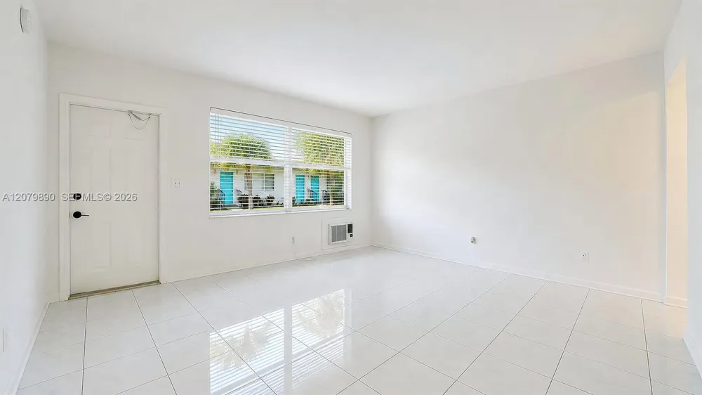2499 SW 27th St #3 Miami, FL 33133