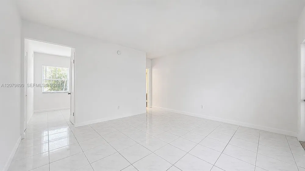 2499 SW 27th St #3 Miami, FL 33133