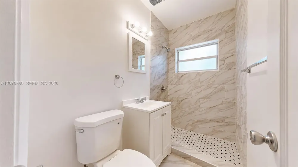 2499 SW 27th St #3 Miami, FL 33133