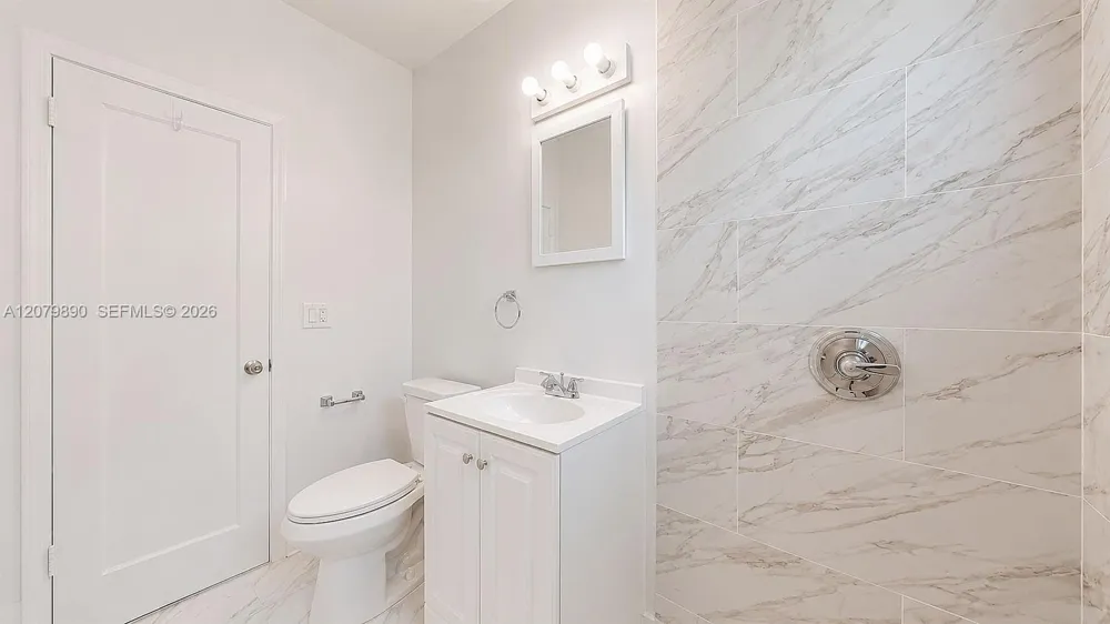 2499 SW 27th St #3 Miami, FL 33133