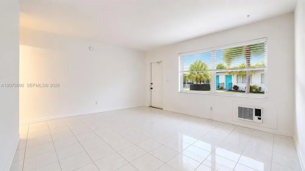 2499 SW 27th St #3 Miami, FL 33133