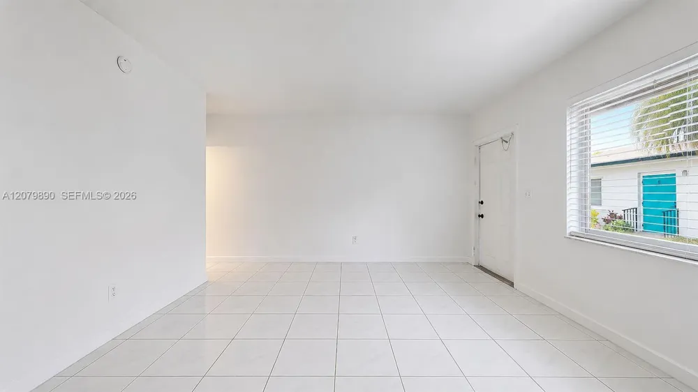 2499 SW 27th St #3 Miami, FL 33133