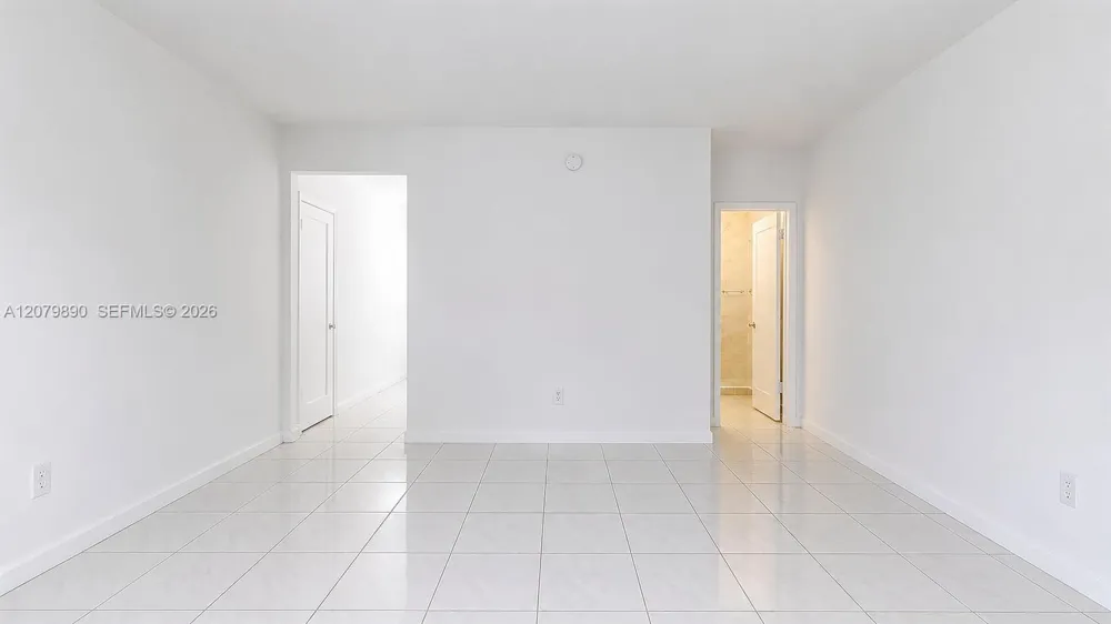 2499 SW 27th St #3 Miami, FL 33133