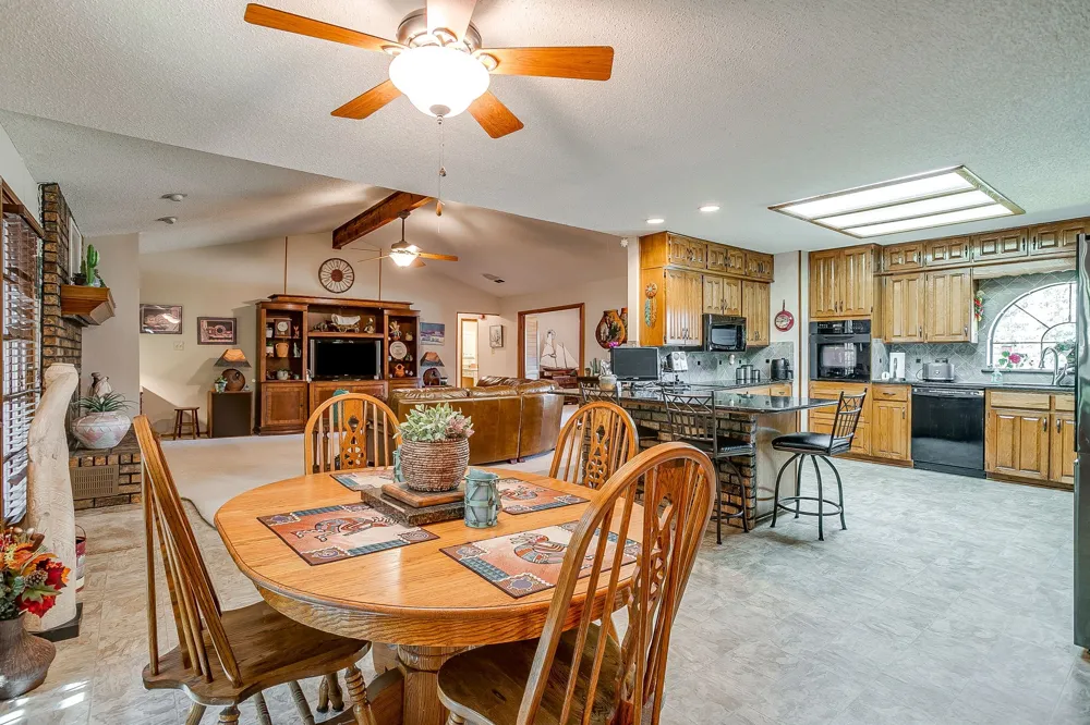 10100 Crestline Trail Burleson, TX 76028