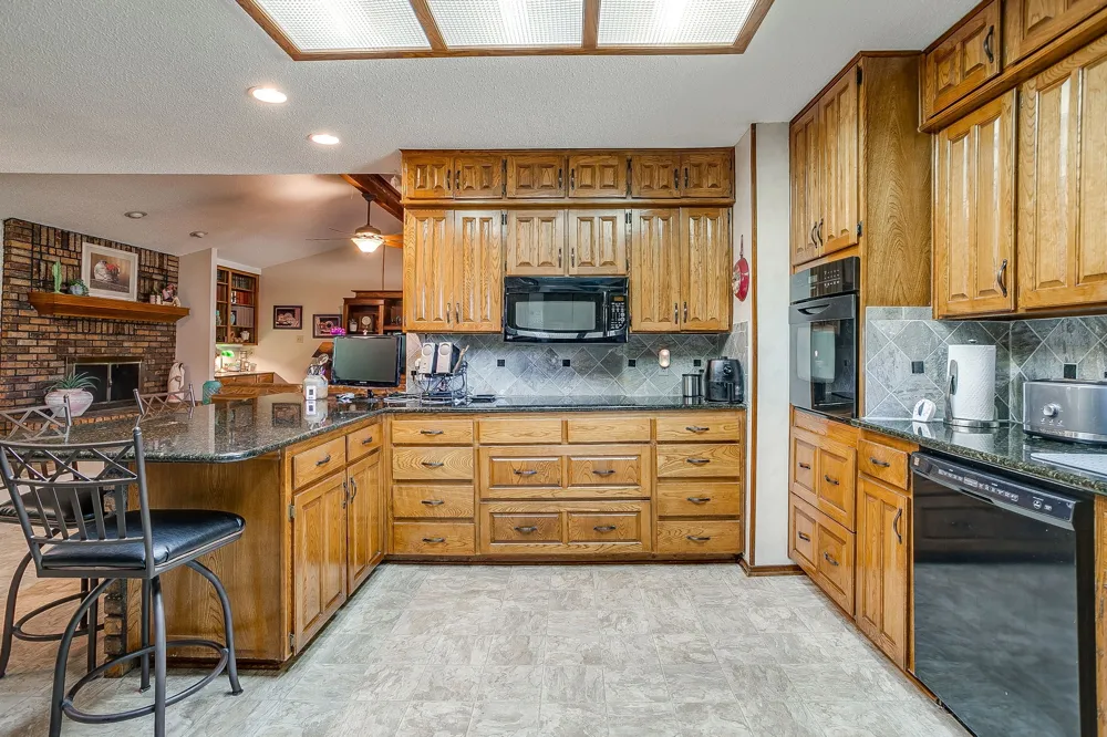 10100 Crestline Trail Burleson, TX 76028