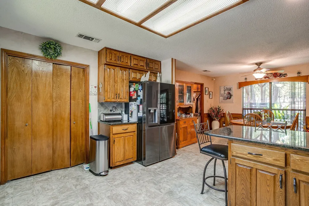 10100 Crestline Trail Burleson, TX 76028