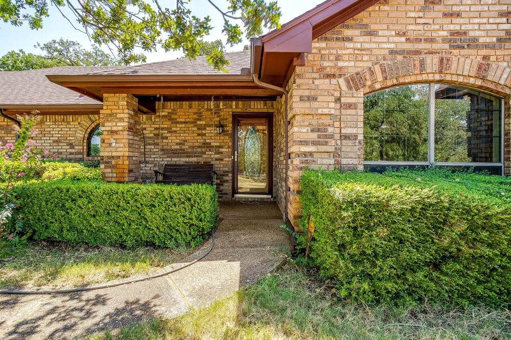 10100 Crestline Trail Burleson, TX 76028