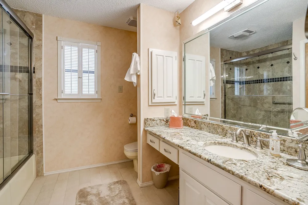 10100 Crestline Trail Burleson, TX 76028
