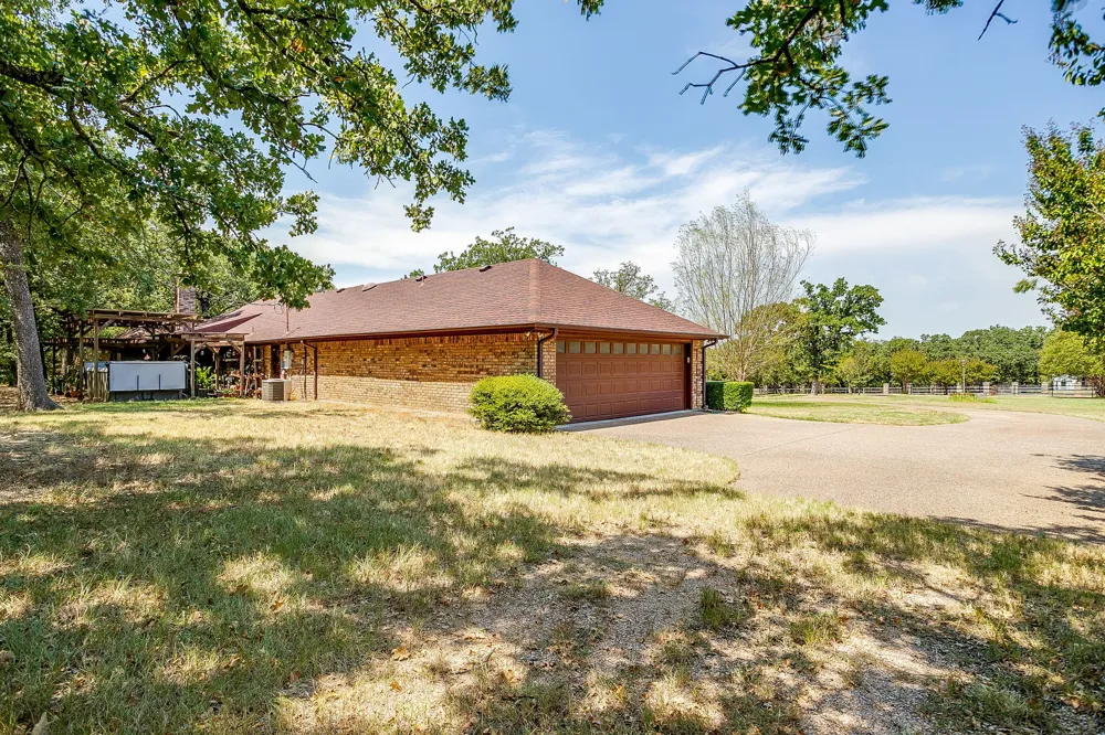 10100 Crestline Trail Burleson, TX 76028