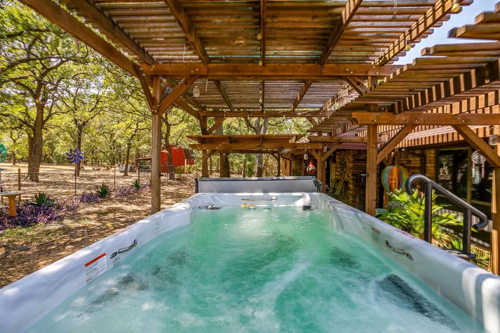 10100 Crestline Trail Burleson, TX 76028