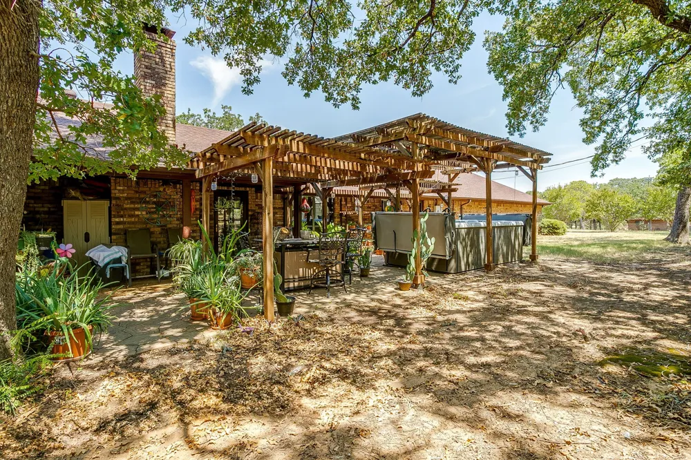 10100 Crestline Trail Burleson, TX 76028
