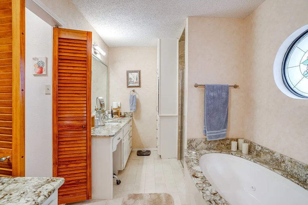 10100 Crestline Trail Burleson, TX 76028