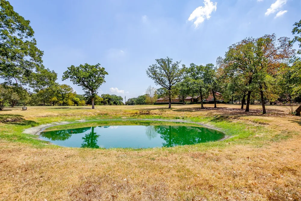 10100 Crestline Trail Burleson, TX 76028