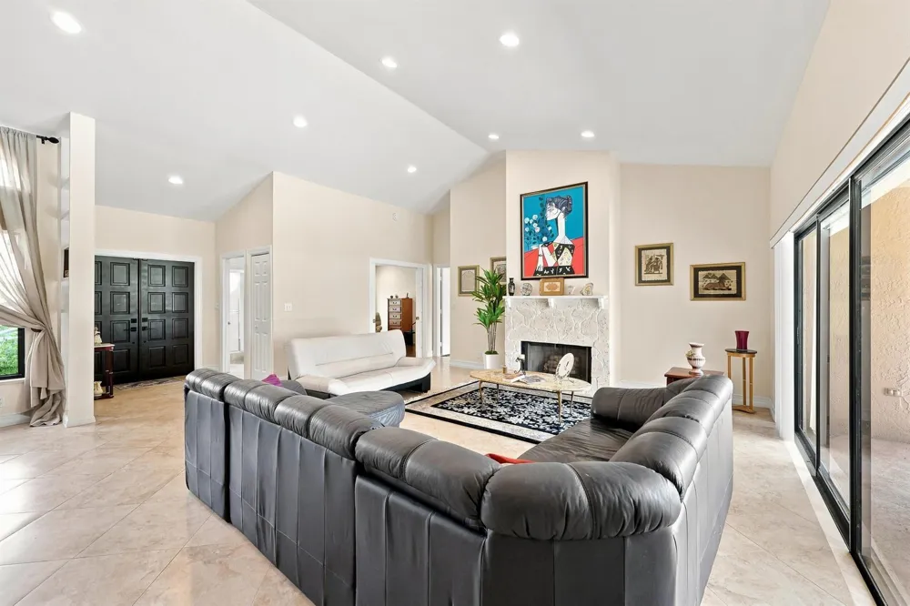 10455 STONEBRIDGE BOULEVARD Boca Raton, FL 33498