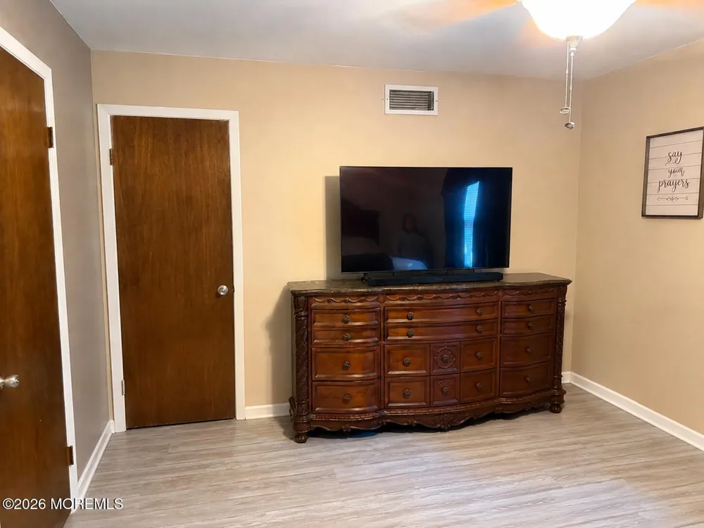 1213 Cable Avenue Beachwood, NJ 08722