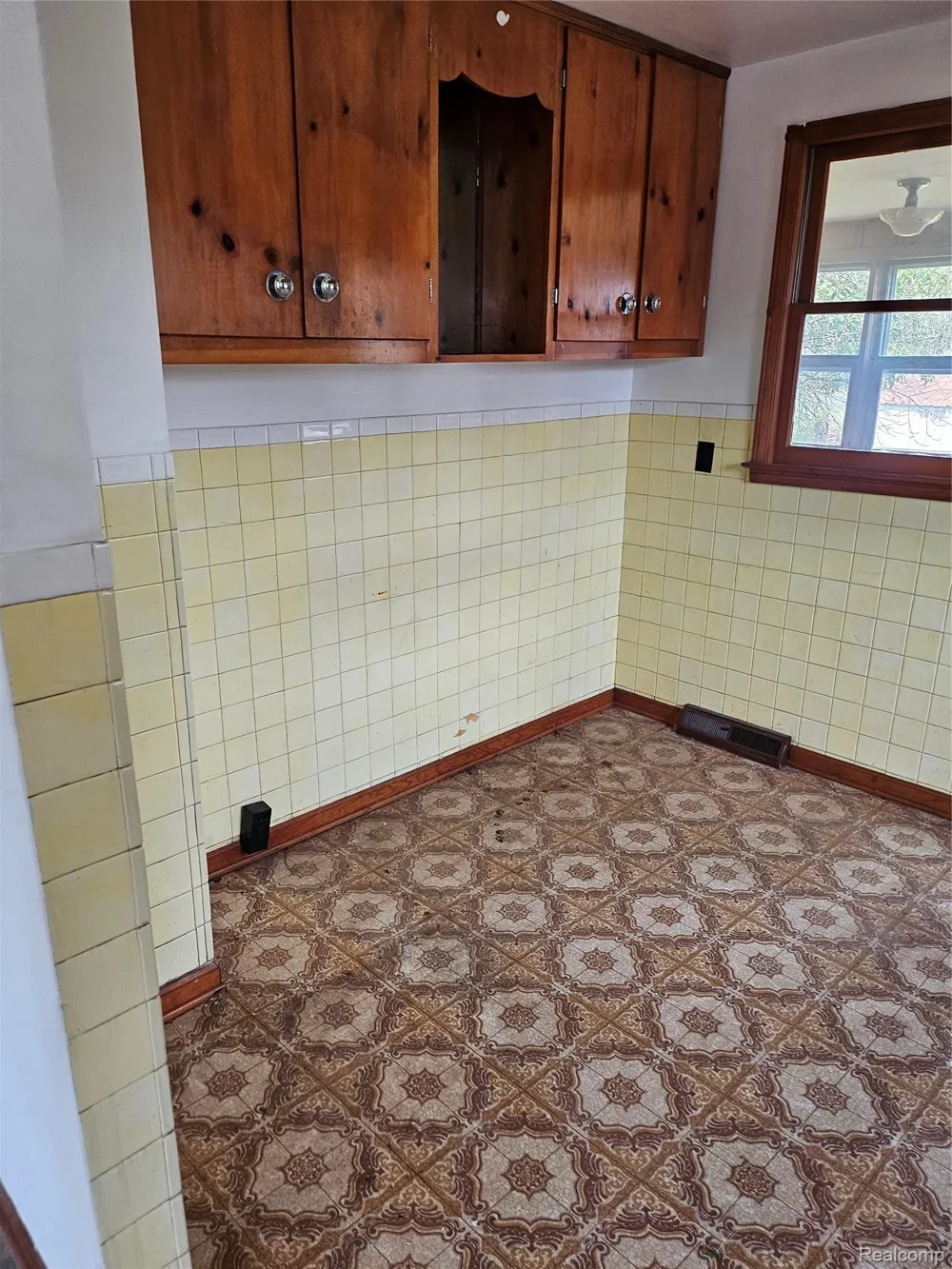 32703 Sutton Road Chesterfield Township, MI 48047