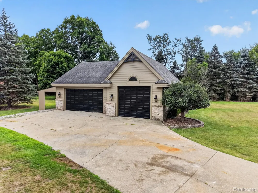 56769 McKenzi Lane Lyon Charter Township, MI 48178