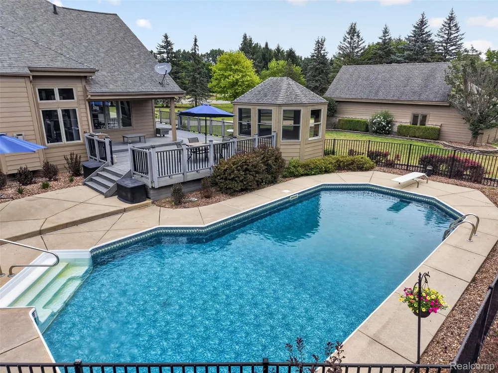 56769 McKenzi Lane Lyon Charter Township, MI 48178