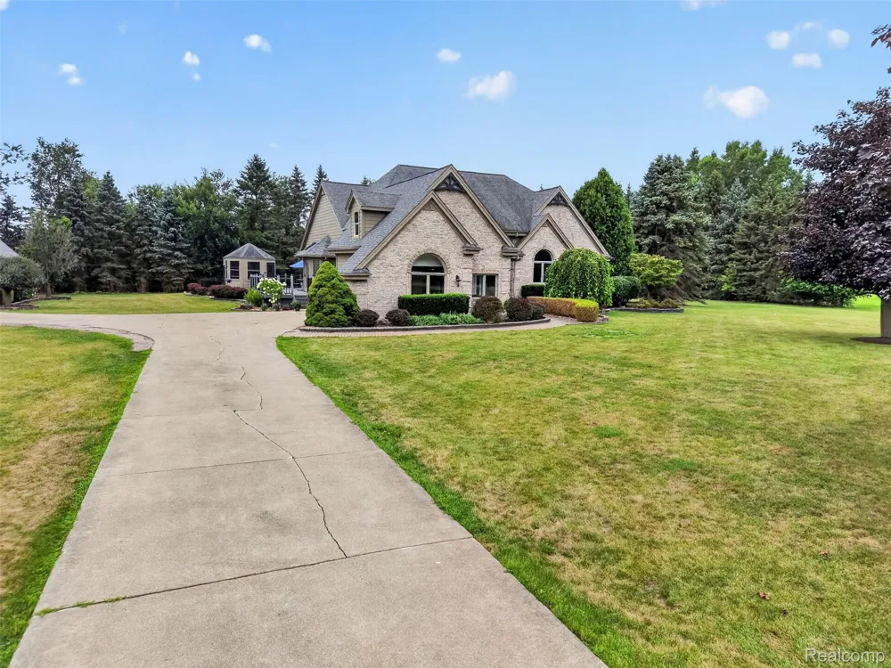 56769 McKenzi Lane Lyon Charter Township, MI 48178