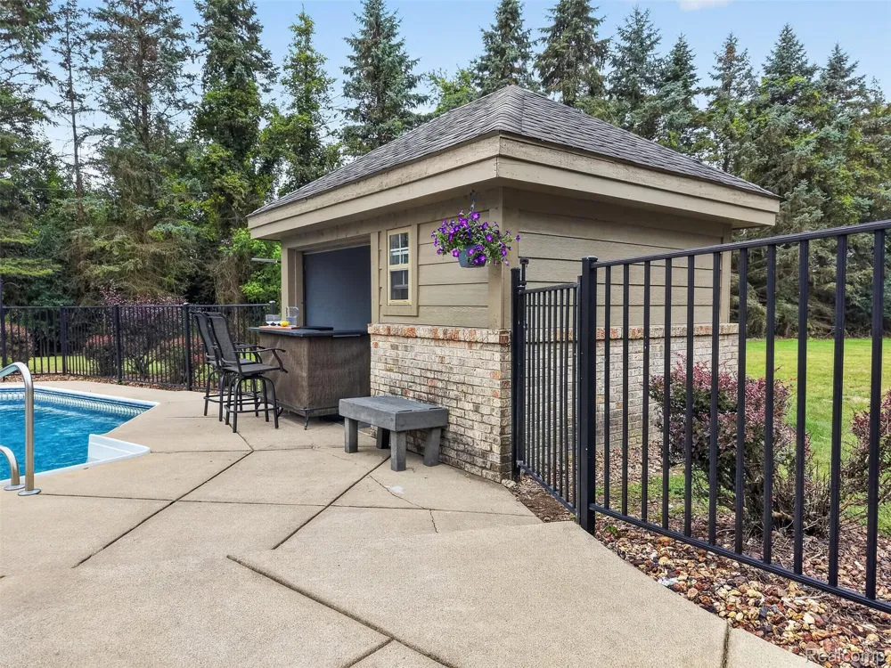 56769 McKenzi Lane Lyon Charter Township, MI 48178
