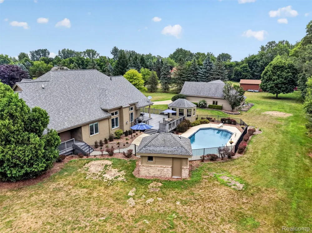 56769 McKenzi Lane Lyon Charter Township, MI 48178