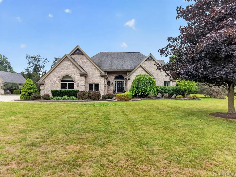56769 McKenzi Lane Lyon Charter Township, MI 48178