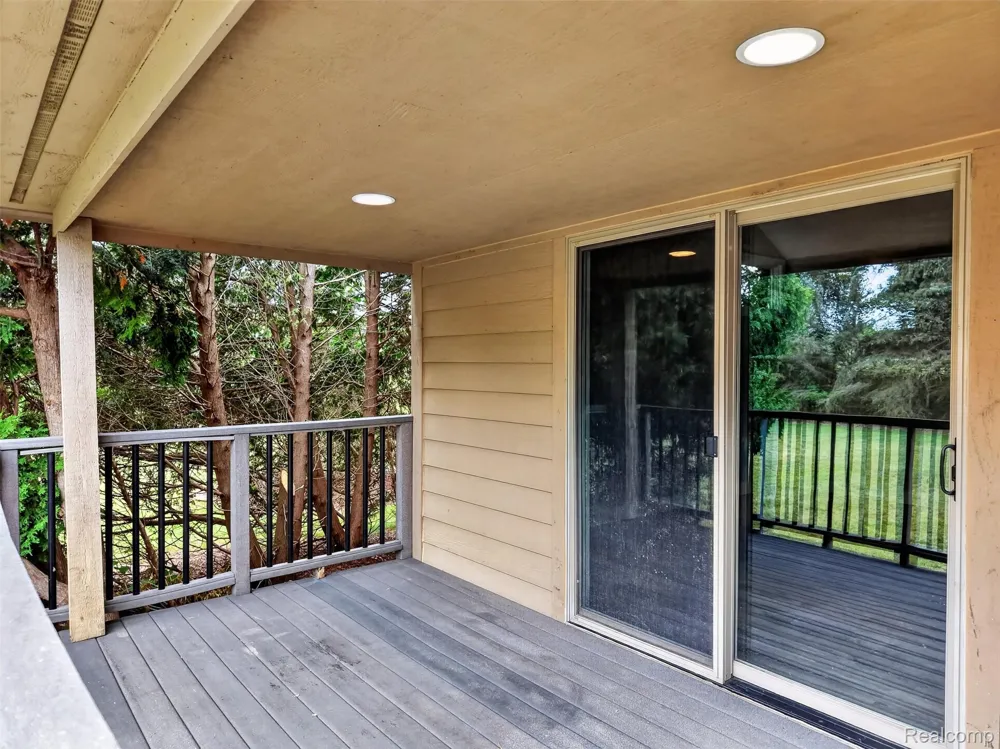 56769 McKenzi Lane Lyon Charter Township, MI 48178