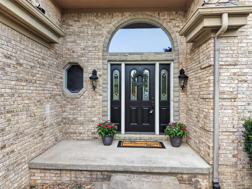 56769 McKenzi Lane Lyon Charter Township, MI 48178