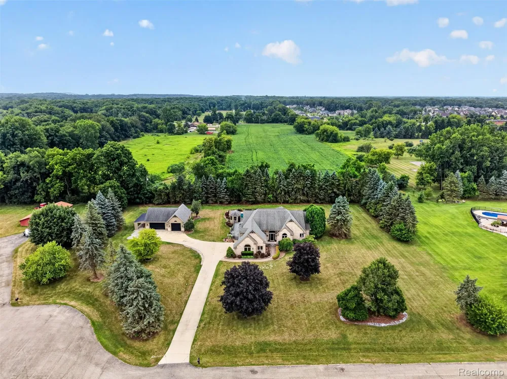 56769 McKenzi Lane Lyon Charter Township, MI 48178